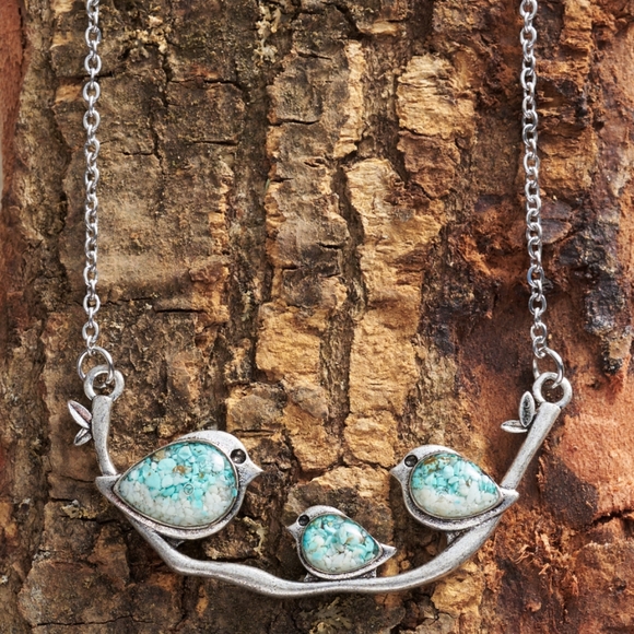 Jewelry - Beautiful bird necklace